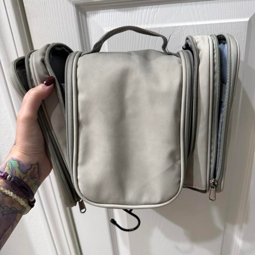 Traveling toiletry bag